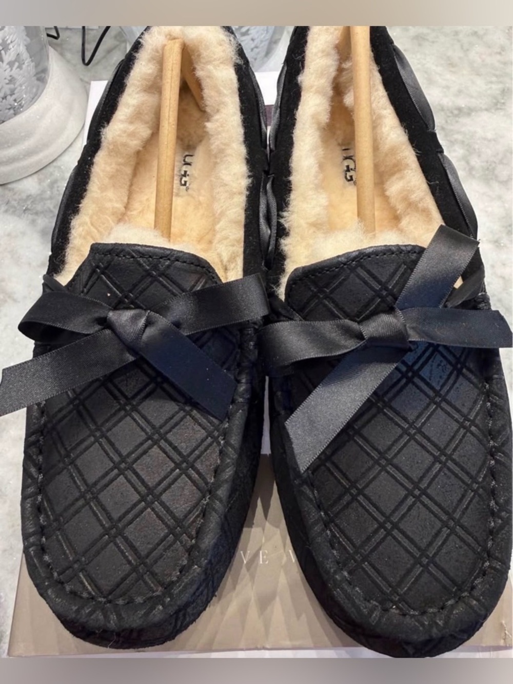 UGG Dakota Slippers 🖤 | Black Quilted | Satin Bow | Size 11 | BNWT